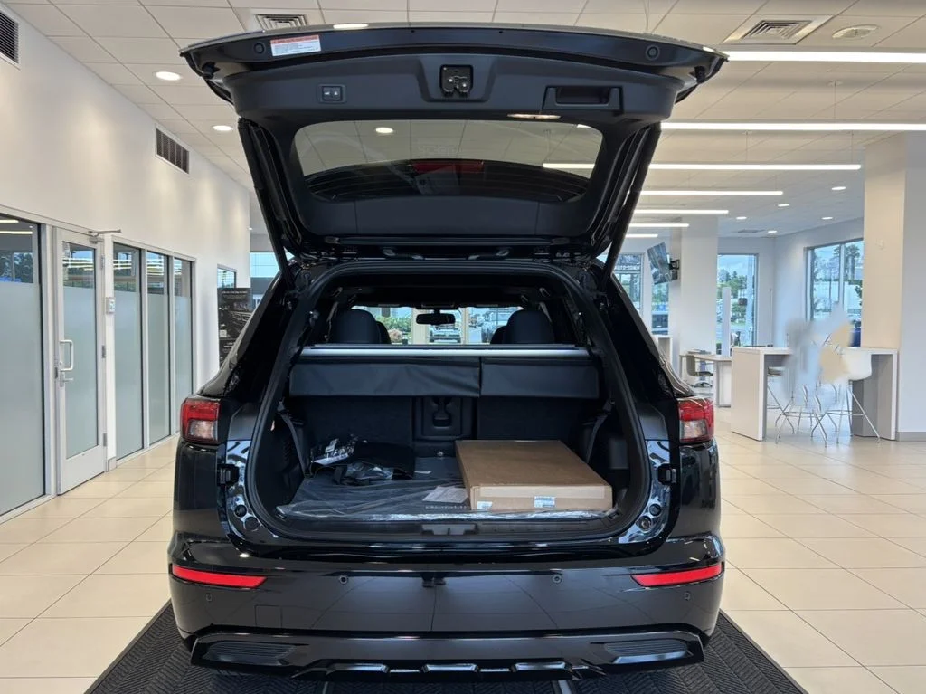 New 2026 Black Nissan Platinum image 9