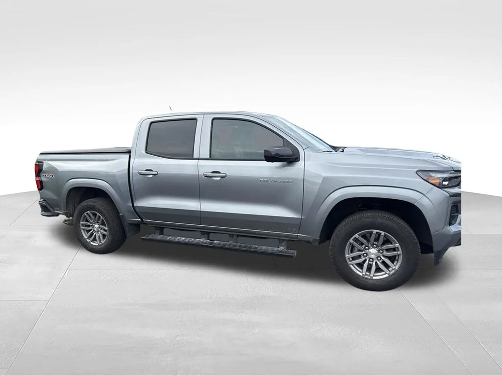 Used 2025 Gray Chevrolet LT image 2