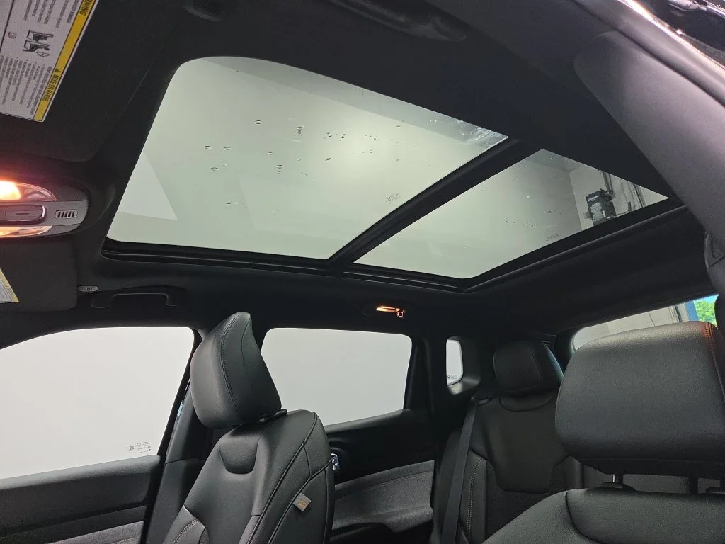New 2026 Diamond Black Crystal Pearl-Coat Exterior Paint Jeep  image 19