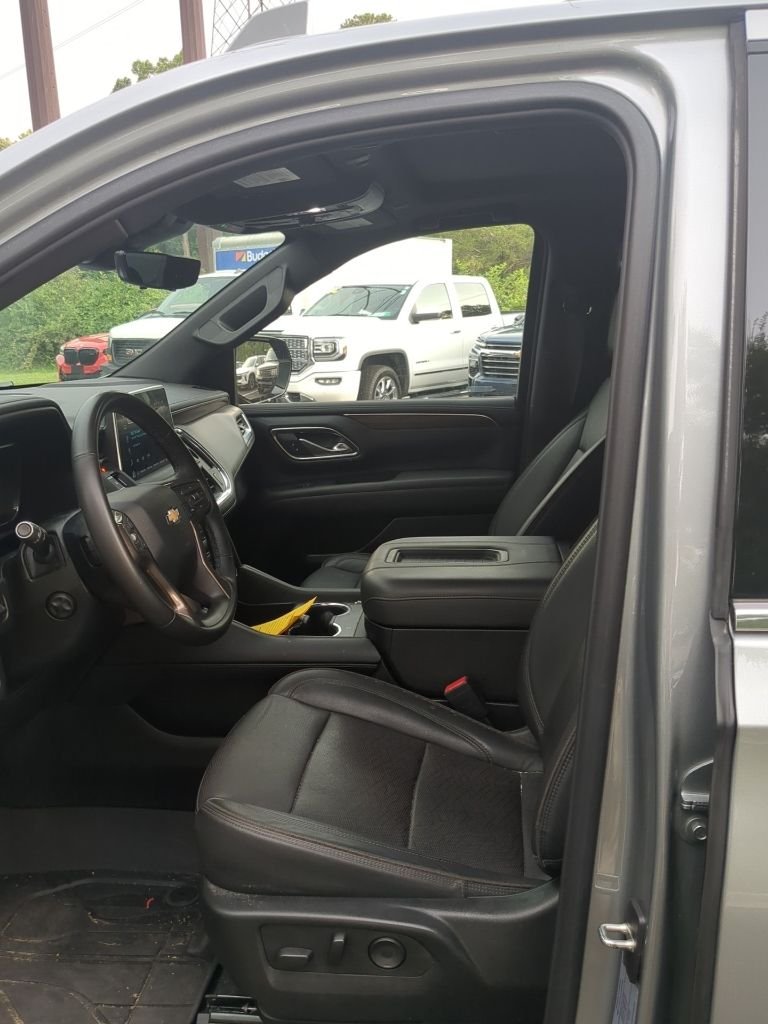 Used 2024 Gray Chevrolet High Country image 9