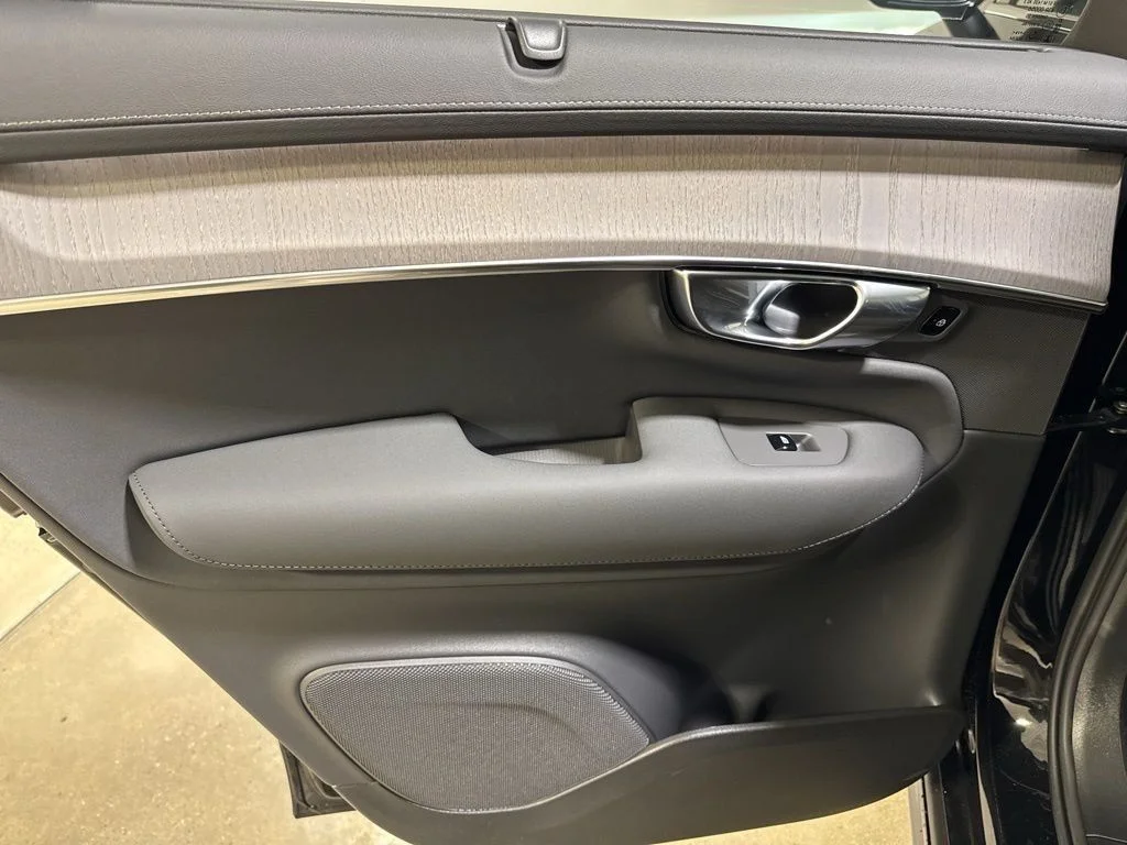 New 2026 Onyx Black Metallic Volvo T8 Ultra image 20