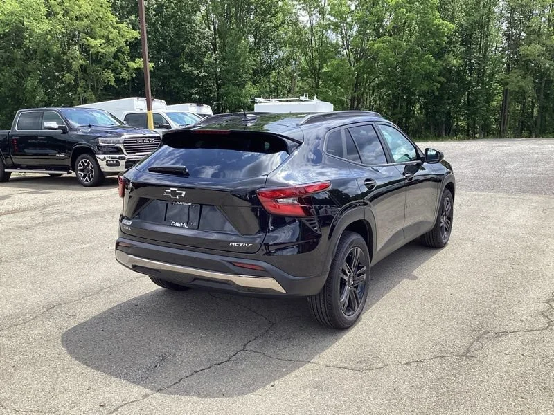 New 2026 Mosaic Black Metallic Chevrolet ACTIV image 7