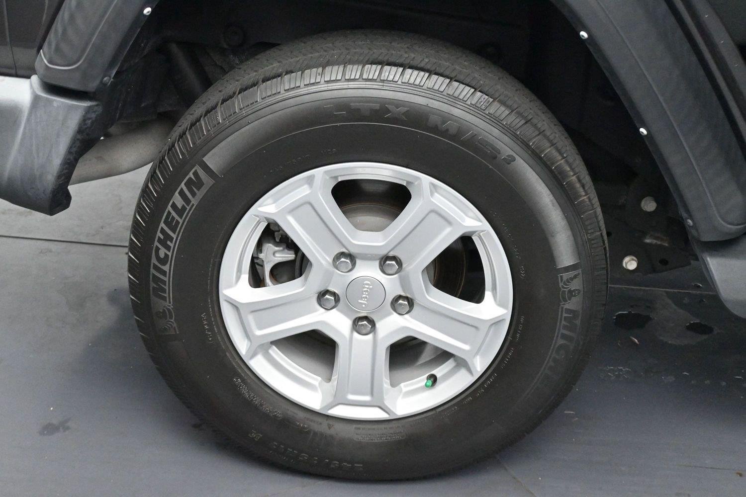 Used 2022 Granite Crystal Metallic Clearcoat Jeep Unlimited Sport S image 32