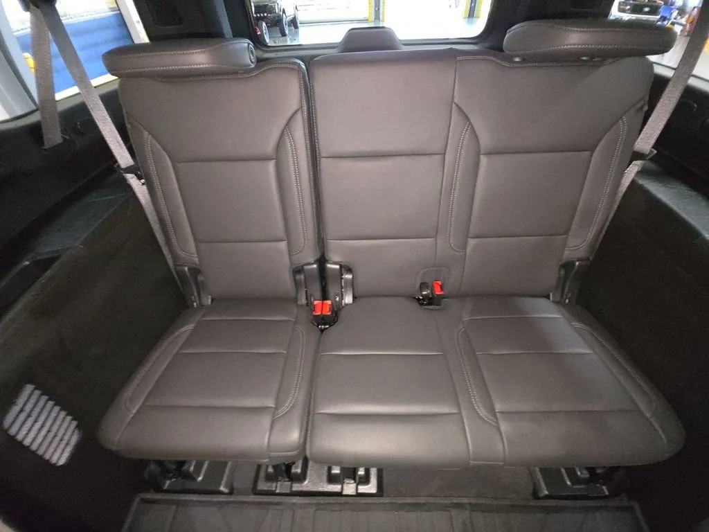 Used 2023 Black Chevrolet Z71 image 12