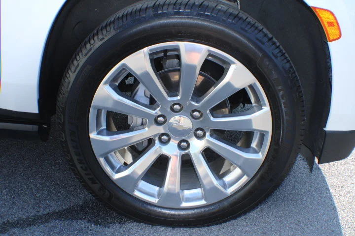 Used 2023 IRIDESCENT PEARL TRICOAT Chevrolet Premier image 5