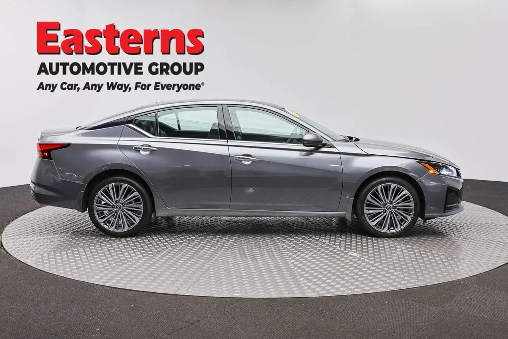 Used 2023 Gray Nissan 2.5 SL image 4