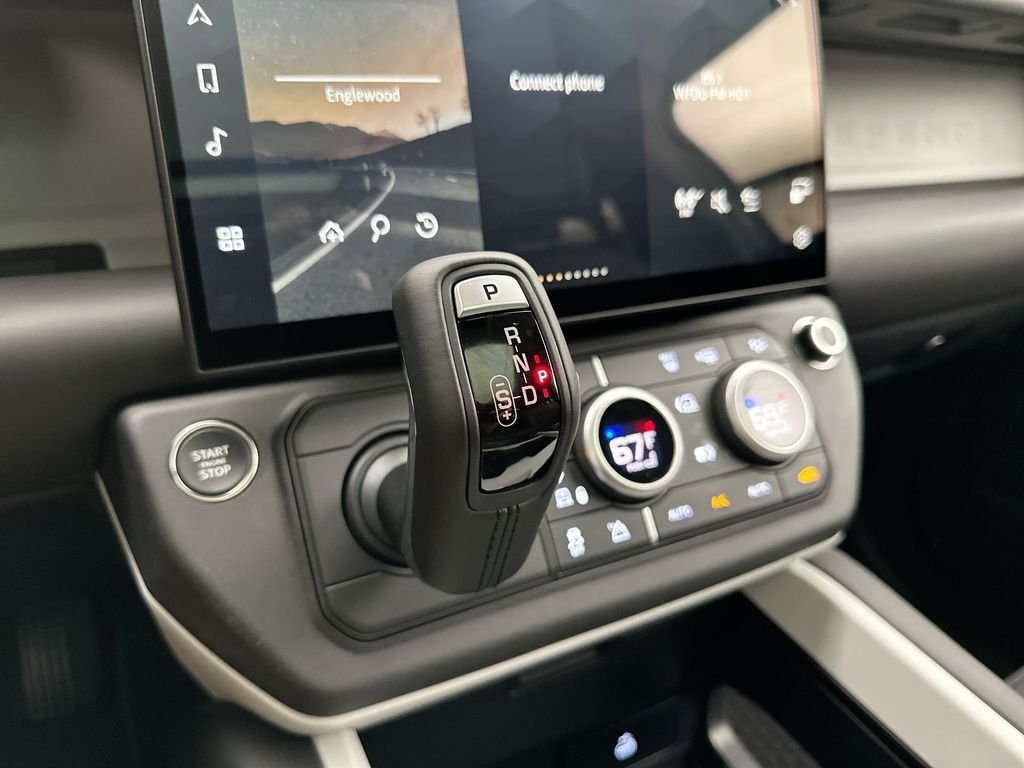 New 2026 Santorini Black Metallic Land Rover S image 12