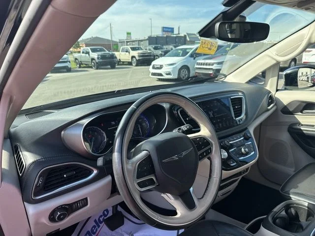 Used 2018 Black Chrysler Limited image 10