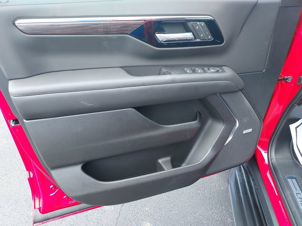 New 2026 Special Paint Chevrolet LT image 12