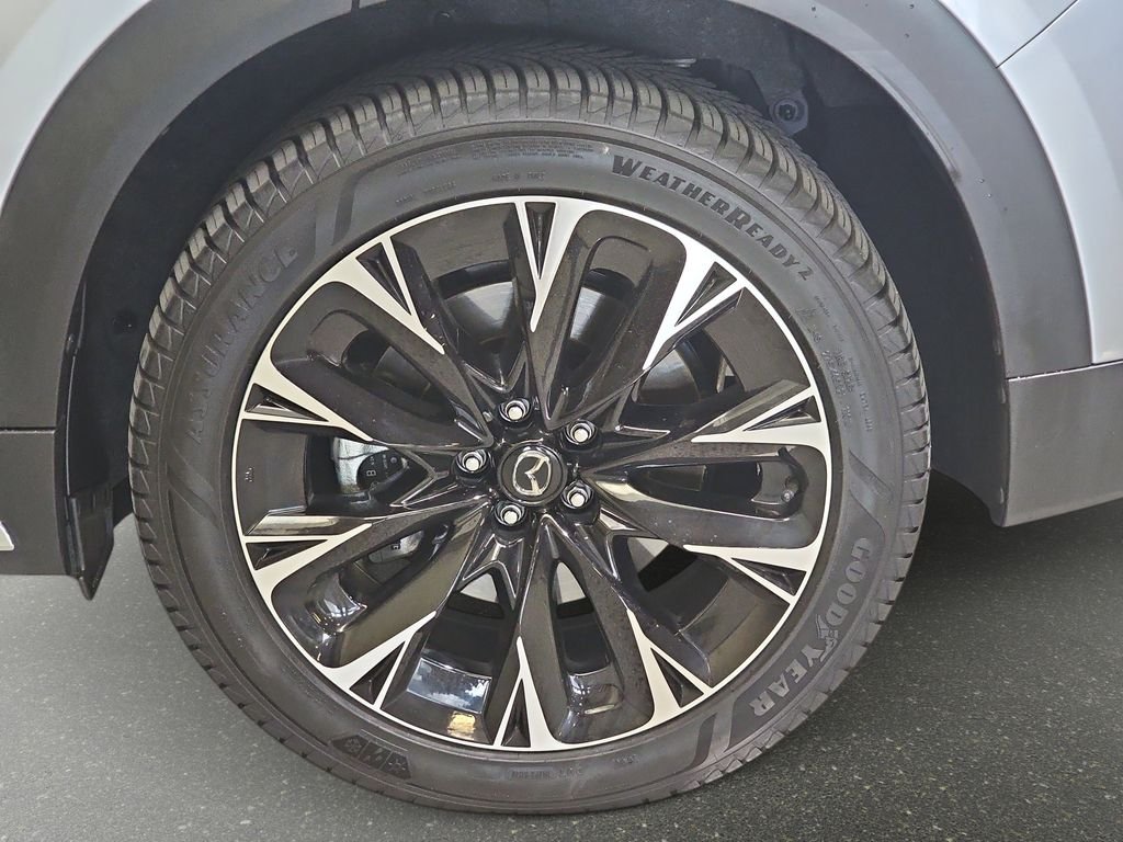 Used 2025 Silver Mazda Premium Plus image 36
