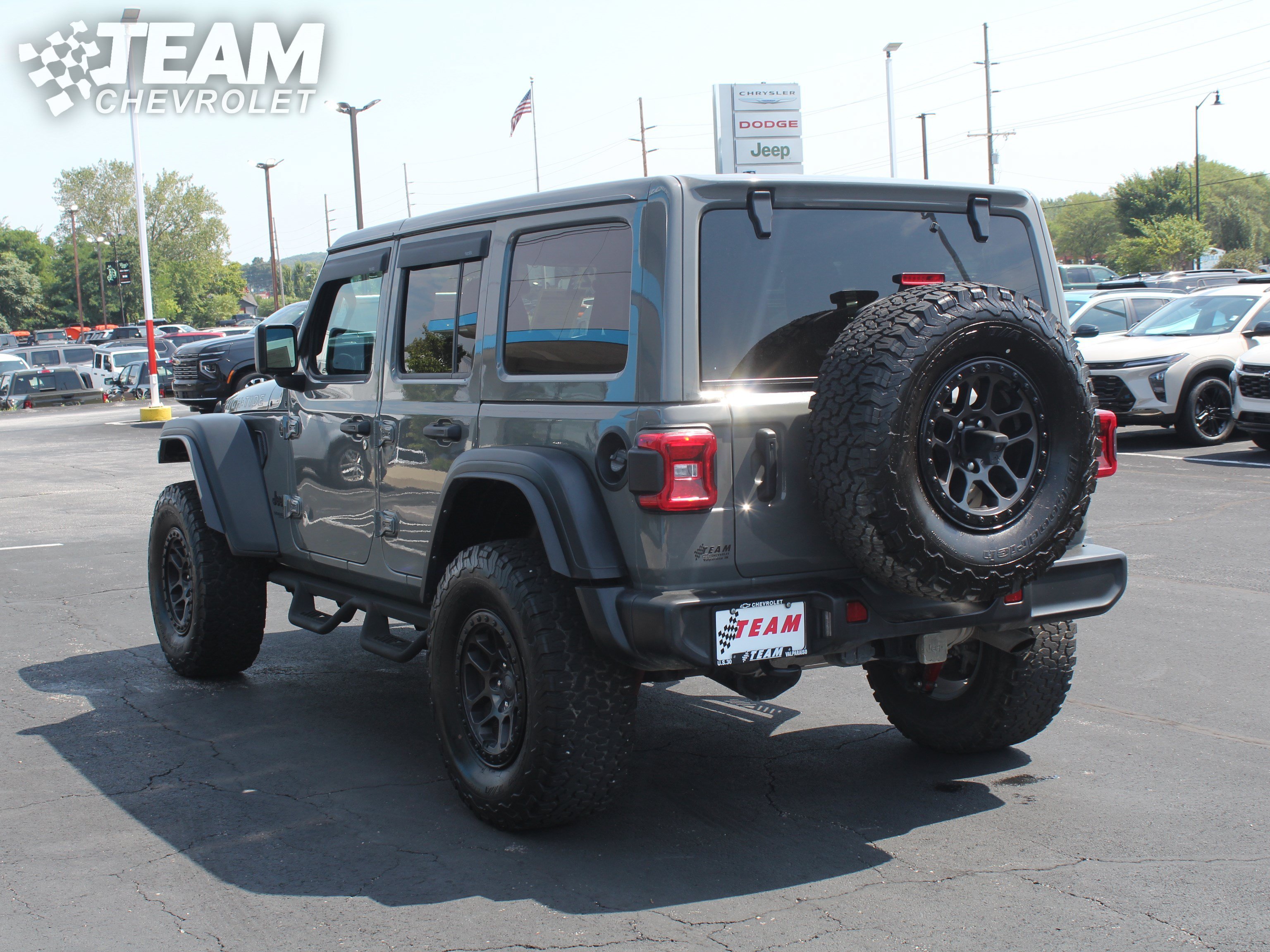 Used 2022 Gray Jeep High Tide 4x4 image 8