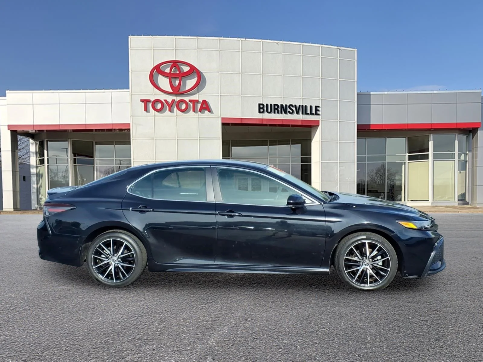 Used 2024 Toyota Camry SE with VIN 4T1G11AK2RU890374 for sale in Burnsville, Minnesota