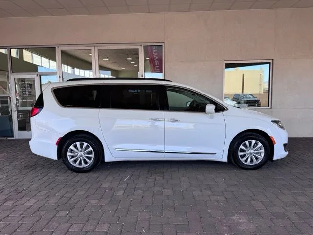 Used 2017 Bright White Clearcoat Chrysler Touring L image 6