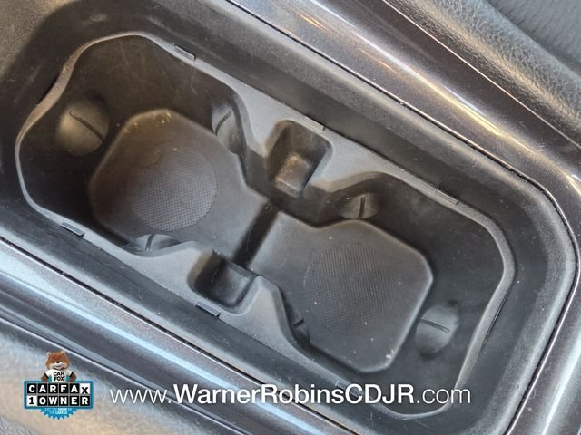 Used 2024  Jeep Latitude image 25