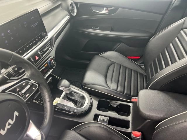 Used 2024 Snow White Pearl Kia GT-Line image 22