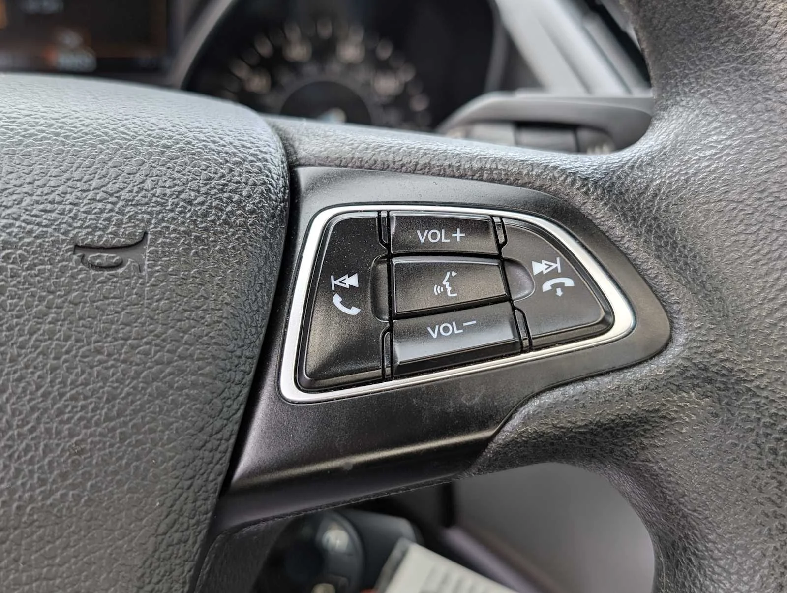 Used 2018 Shadow Black Ford SE image 35