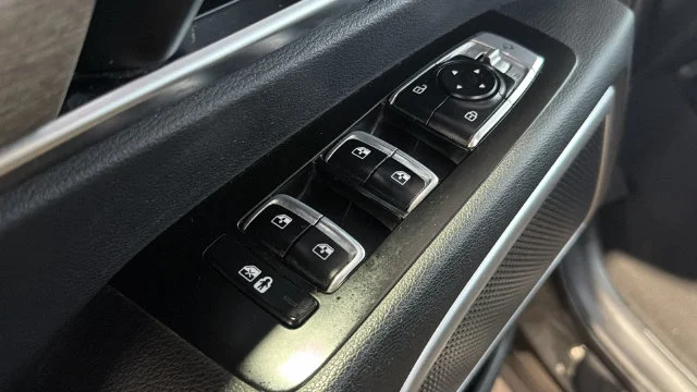 Used 2022 Green Kia EX image 27