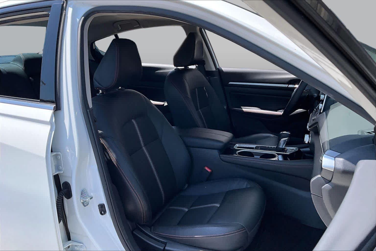 Used 2024 Pearl White Tricoat Nissan 2.5 SR image 9