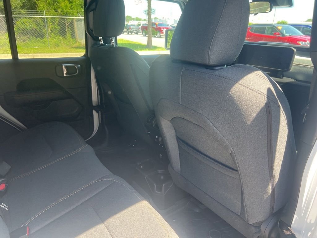 2024 Jeep Wrangler 4-Door Sahara - Photo 13