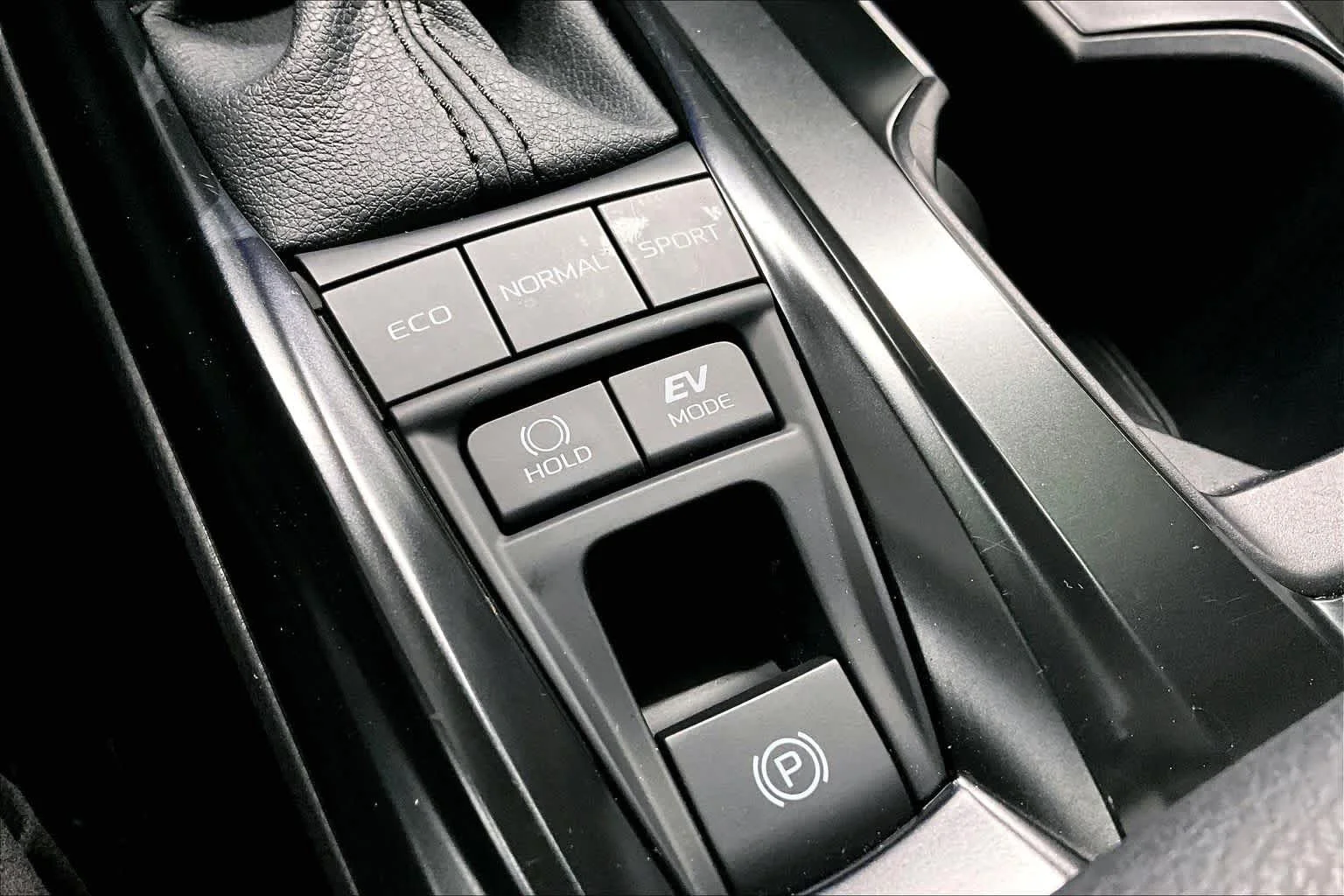 Used 2025 Midnight Black Metallic Toyota LE image 33
