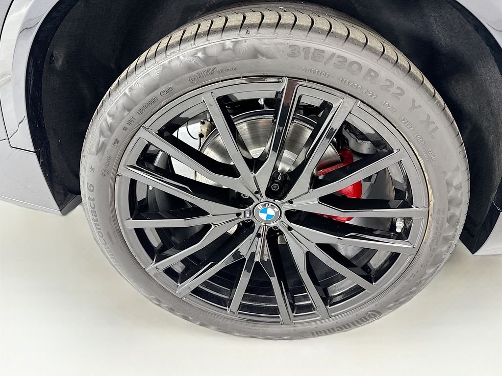 New 2026 Black Sapphire Metallic BMW sDrive40i image 32