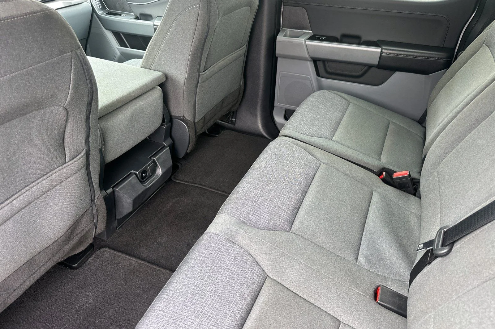 Used 2024 Silver Ford XLT image 11