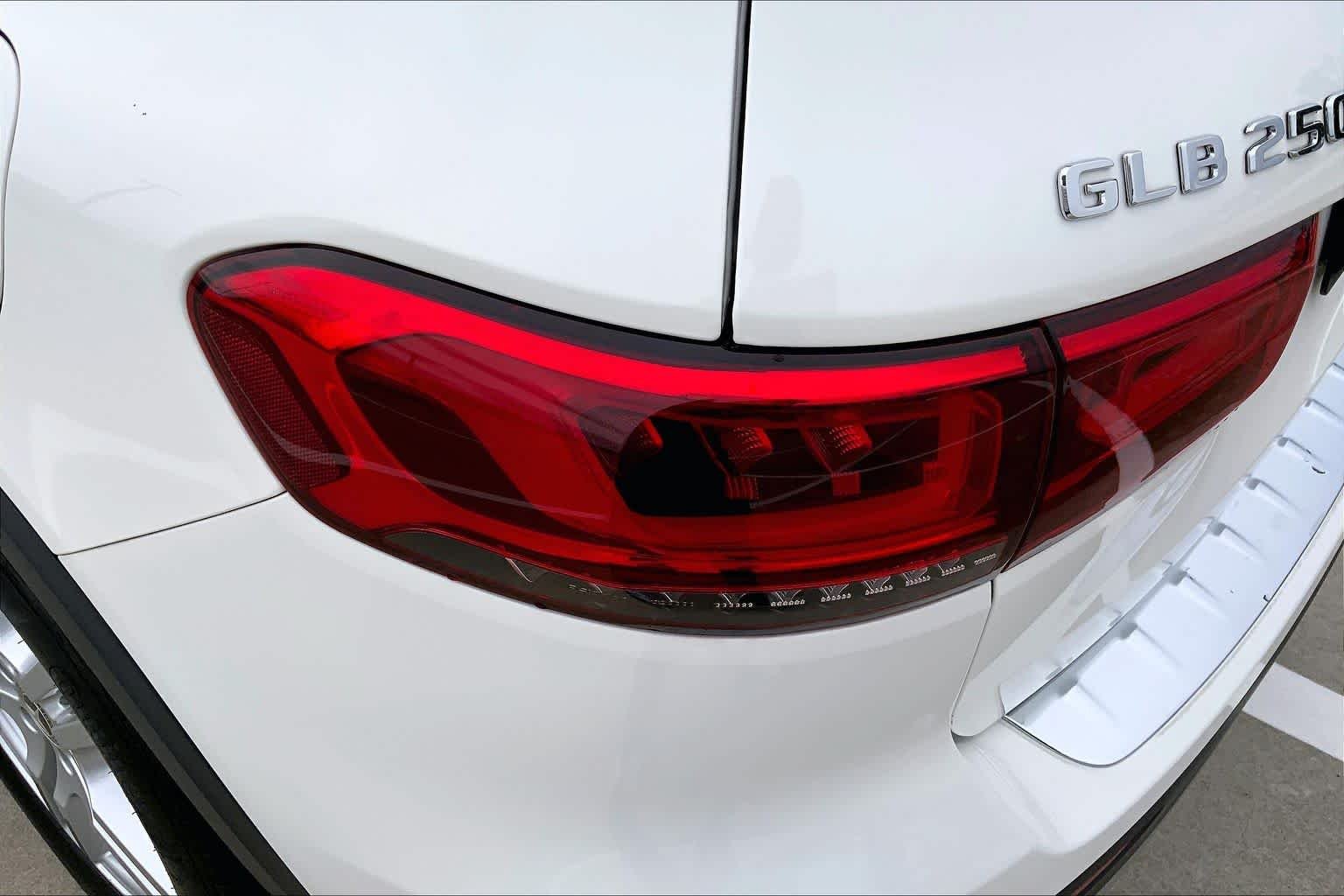 Used 2023 Polar White Mercedes-Benz GLB 250 image 28