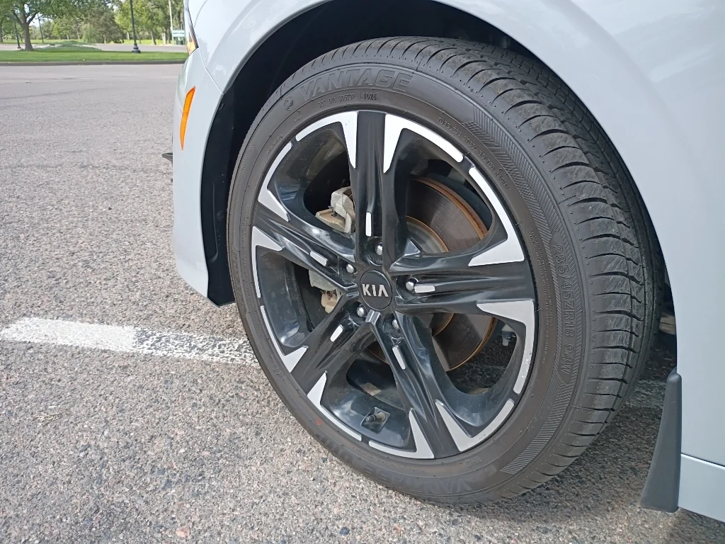 Used 2021 Wolf Gray Kia GT-Line image 37