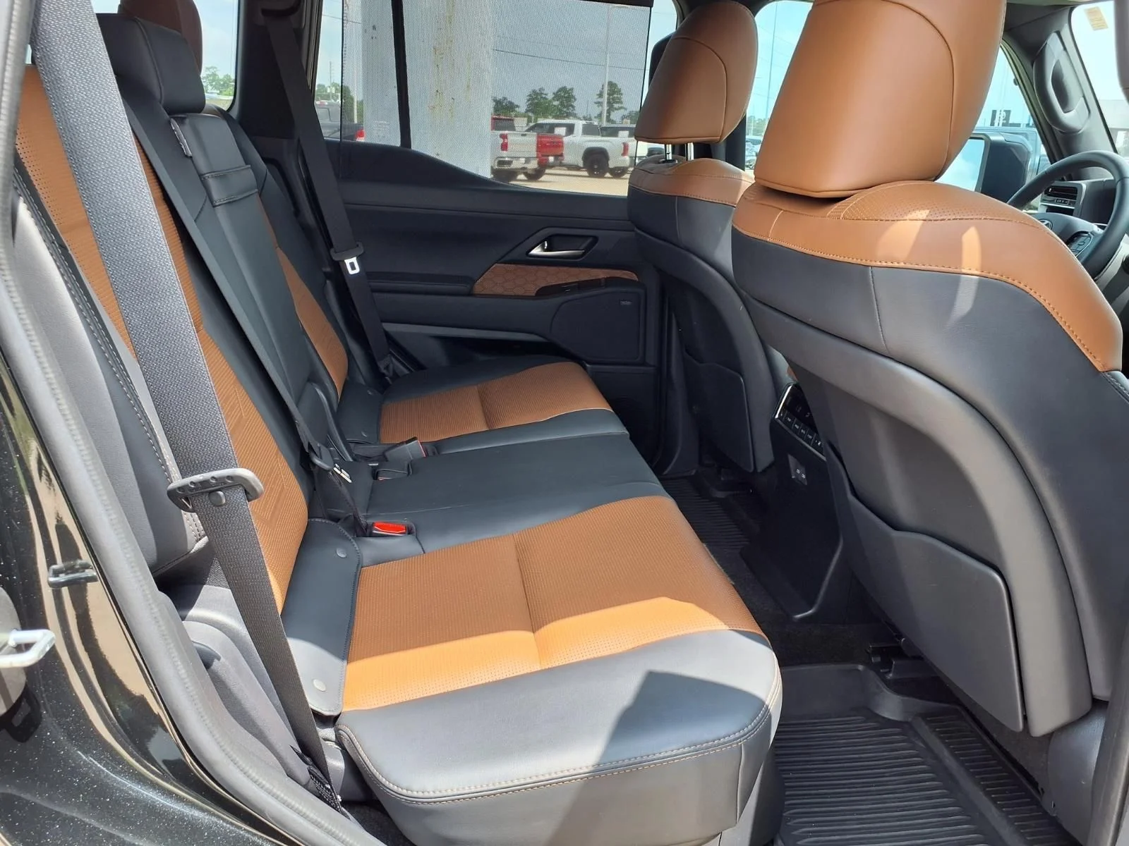 Used 2024 Black Lexus 550 Luxury image 22