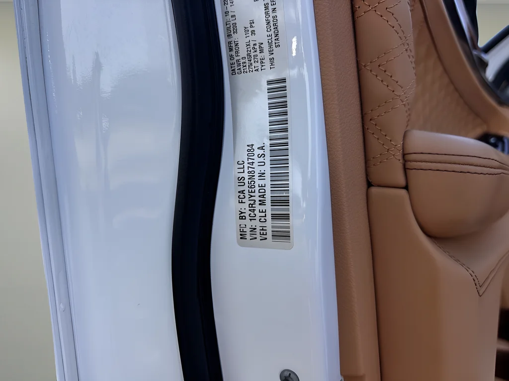 Used 2022 White Jeep Summit Reserve 4xe image 25