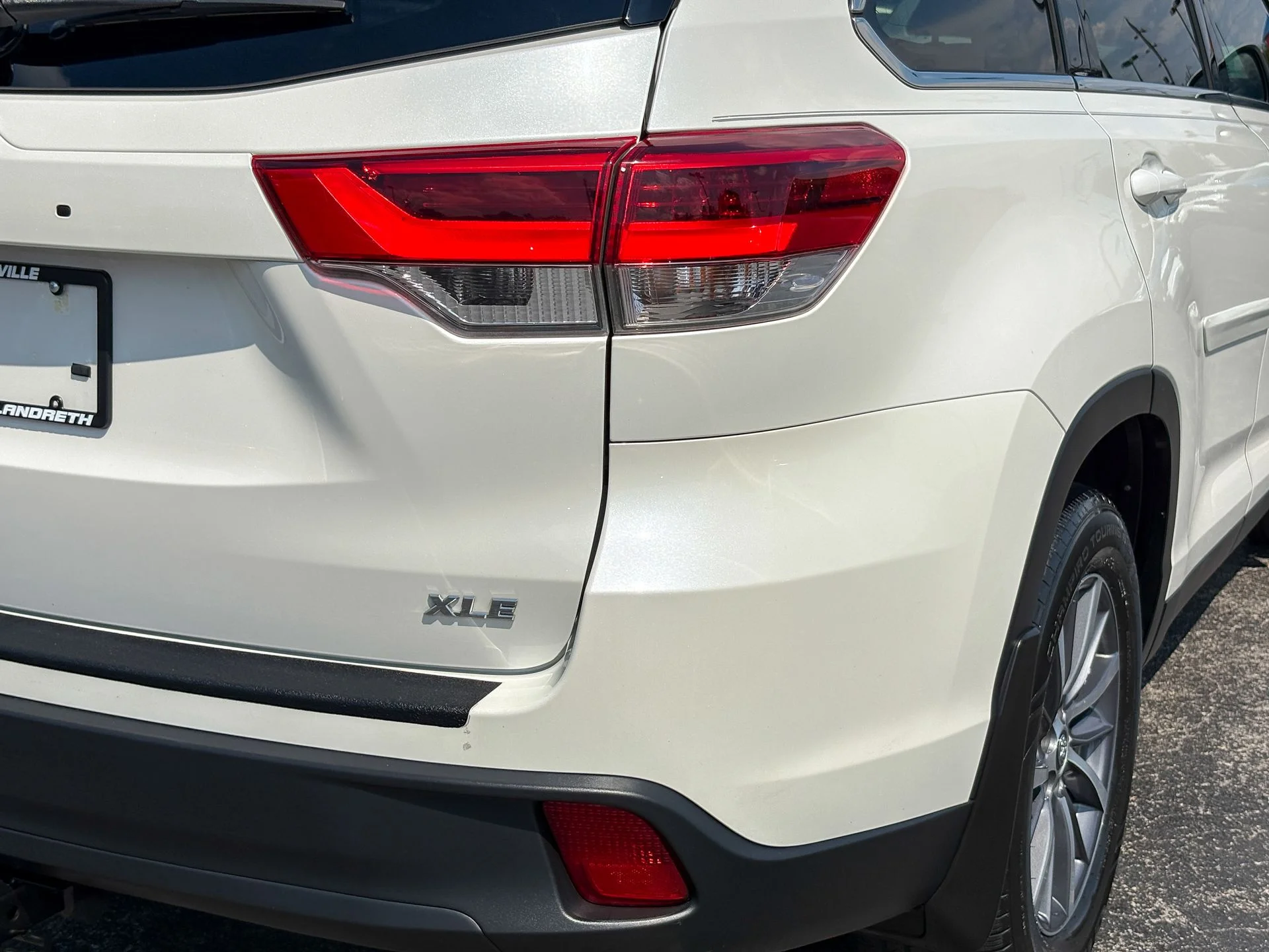 Used 2019 White Toyota XLE image 12