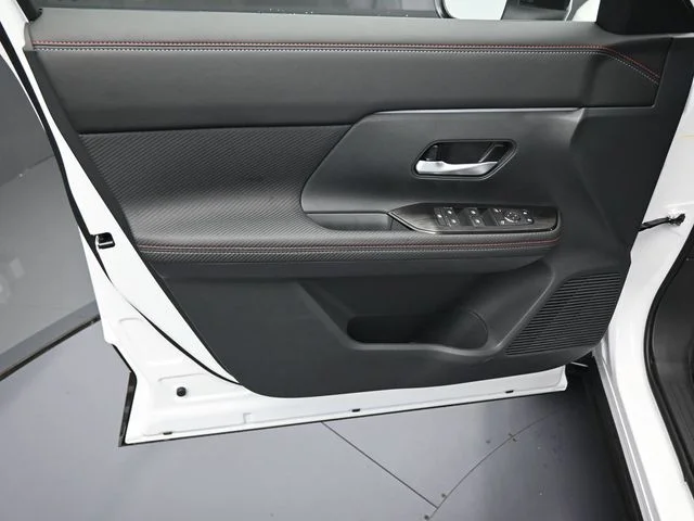 2025 Nissan Kicks SR - Photo 9