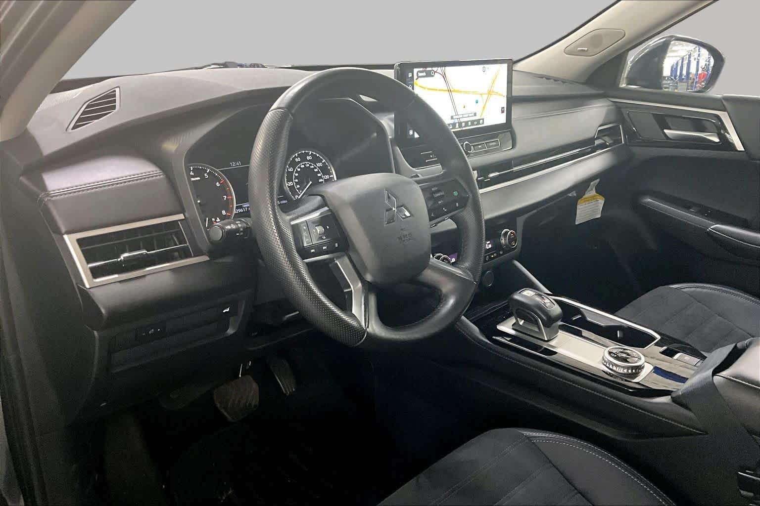 Used 2025 Graphite Gray Mitsubishi SE image 17