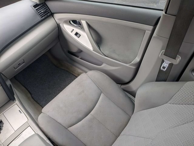 Used 2010  Toyota LE image 15