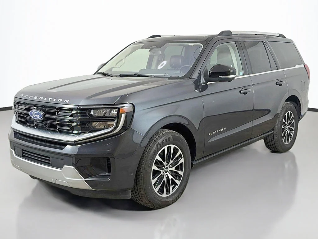 Used 2025 Gray Metallic Ford Platinum image 15