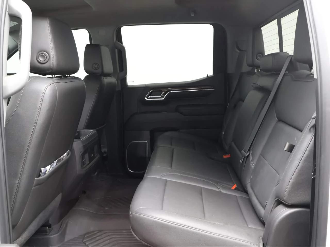 Used 2022 SUMMIT WHITE Chevrolet RST image 8