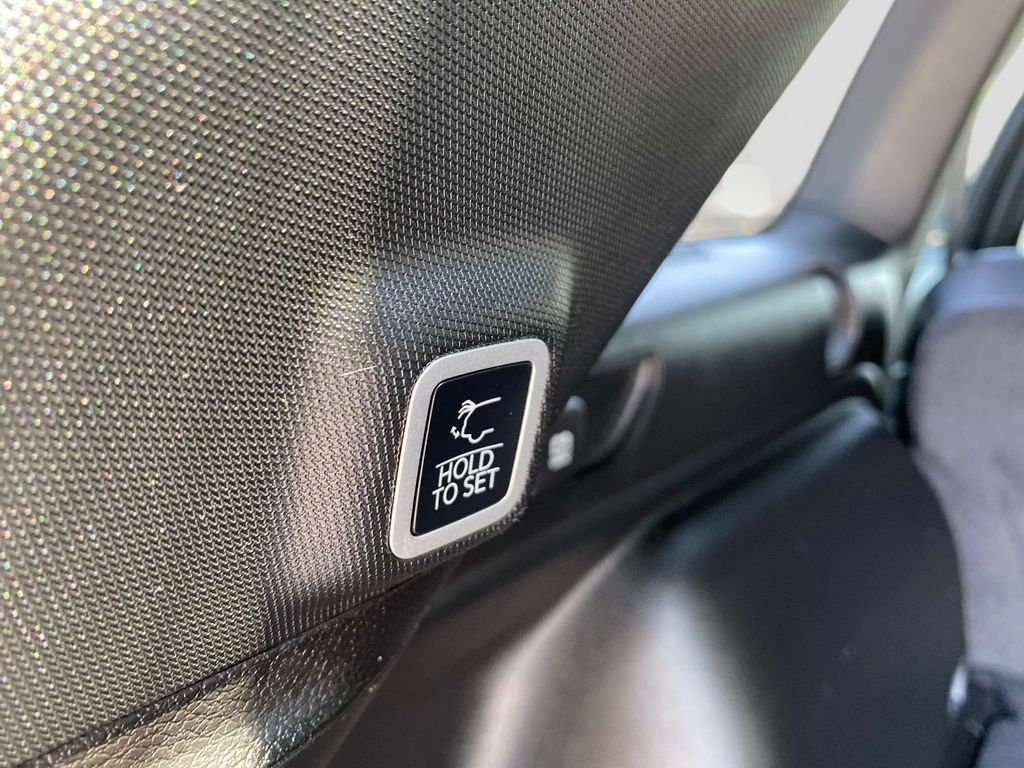 Used 2025 Black Jeep Altitude X image 9