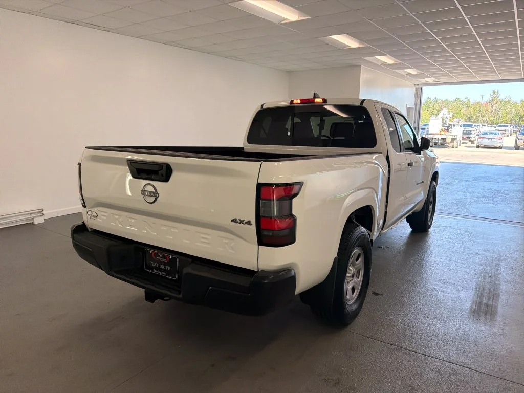 New 2027 Glacier White Nissan King Cab® S image 6