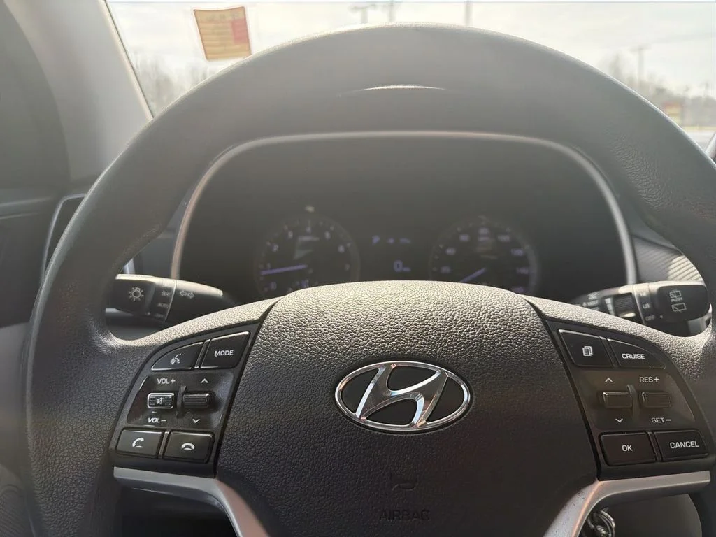 Used 2020 Silver Hyundai SE image 11