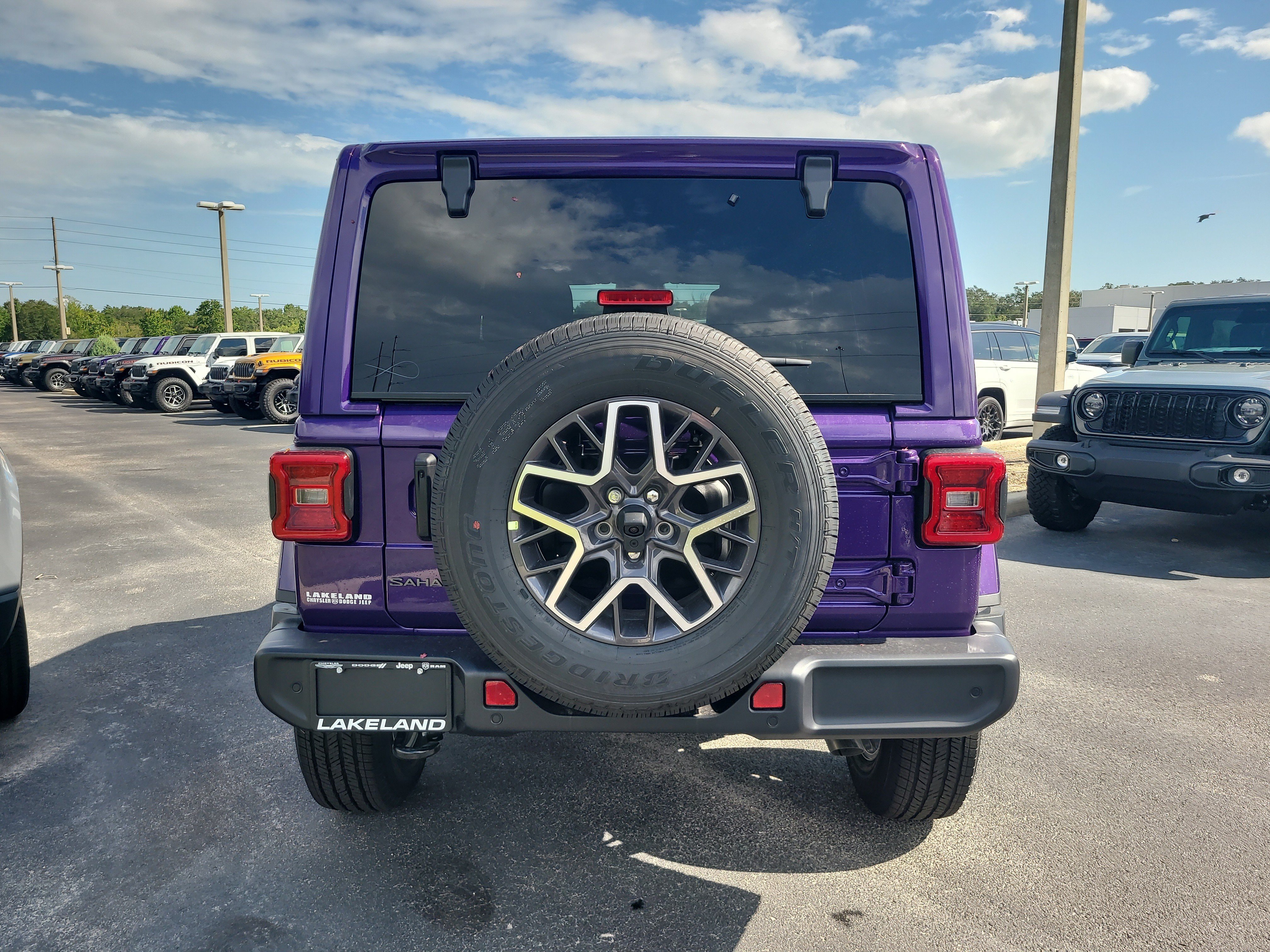 New 2026 Reign Exterior Paint Jeep Sahara image 7