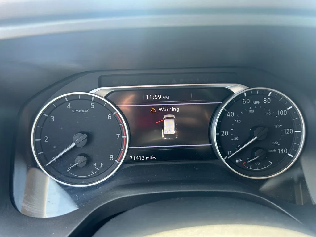 Used 2021 Glacier White Nissan S image 23