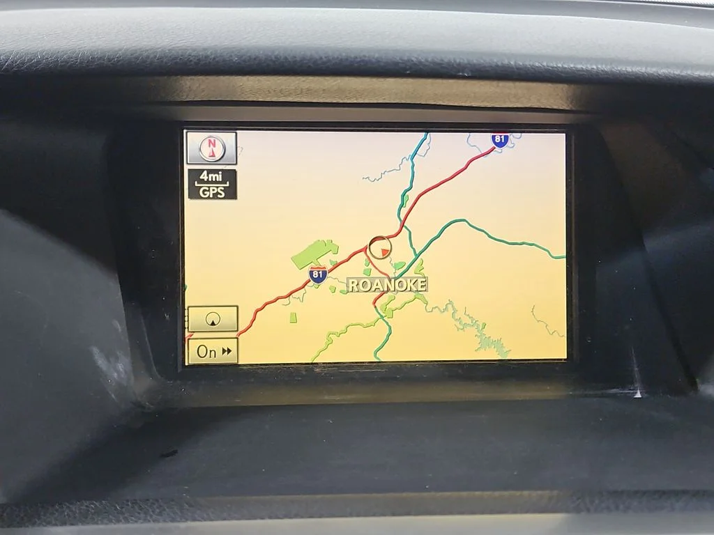 Used 2010  Lexus 350 image 19