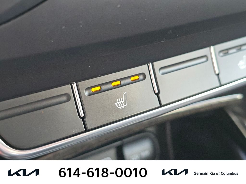 Used 2017 Silver Kia EX image 30