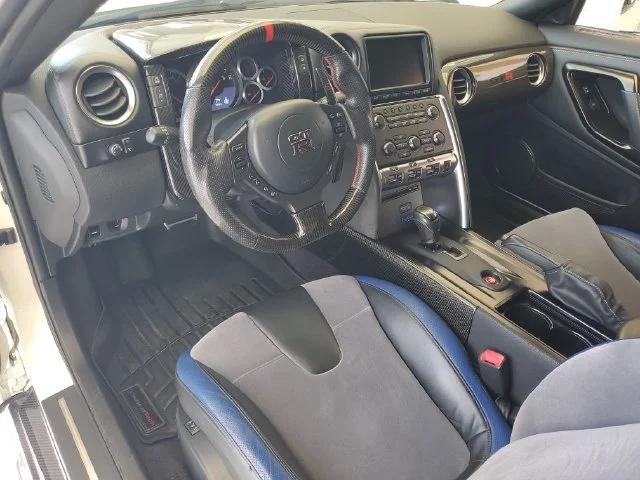 Used 2014 White Nissan Track Edition image 24