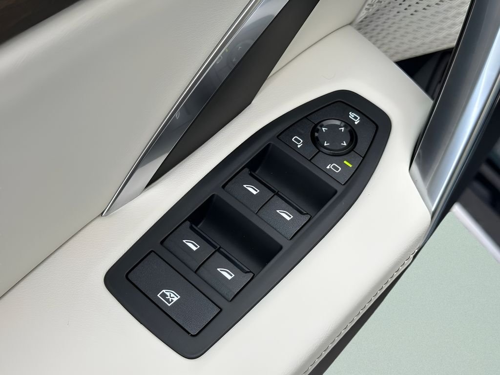New 2026 Cape York Green Metallic BMW xDrive28i image 12