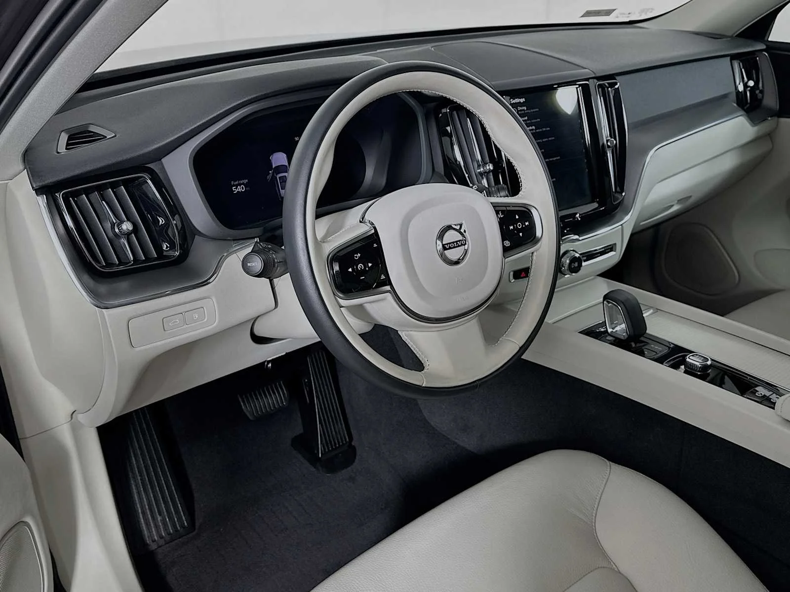 Certified Used 2025 Platinum Grey Volvo Core image 9