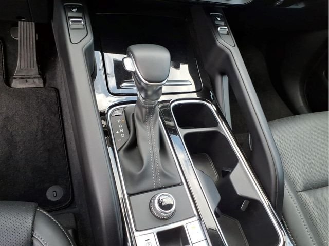Used 2025 White Kia S image 29