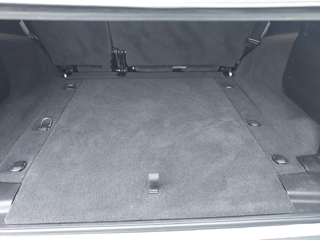 Used 2019 White Jeep Unlimited Sport S image 9