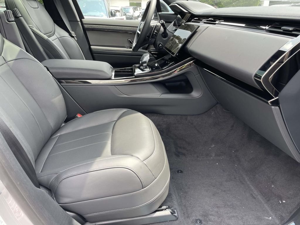 New 2026 Borasco Grey Land Rover SE image 20