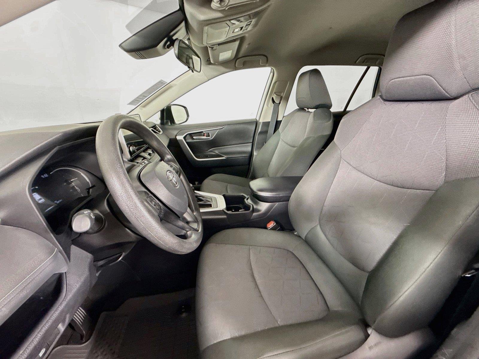 Used 2025 Ice Cap Toyota XLE image 3